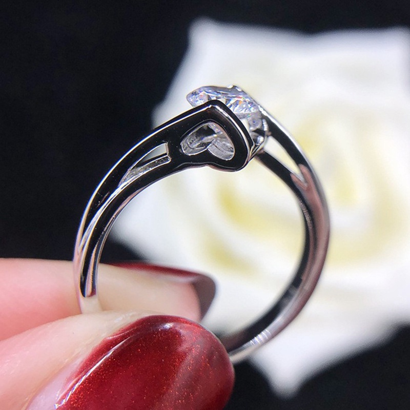 Cincin Solitaire Band Warna Silver Desain Minimalis Untuk Wanita
