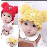 Kupluk Pompom Renda bunga /kupluk pompom baby gril