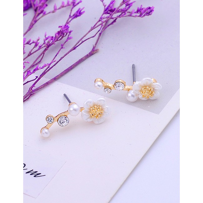 LRC Anting Tusuk Fashion Gold Diamond Acrylic Flower Pearl Earrings F94092