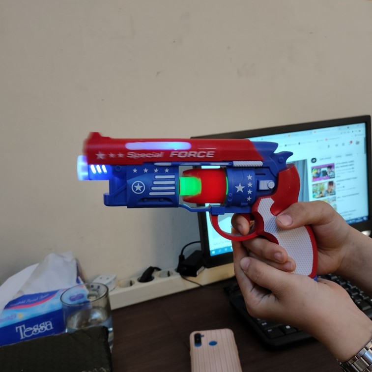 Mainan Anak Laki Pistol Bunyi Lampu Warna Warni Captain America