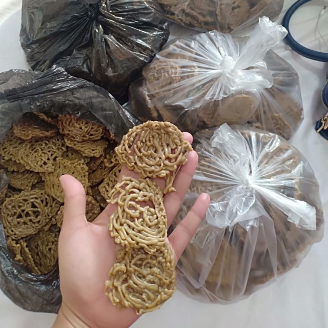 

Kerupuk kering isi kurleb 100