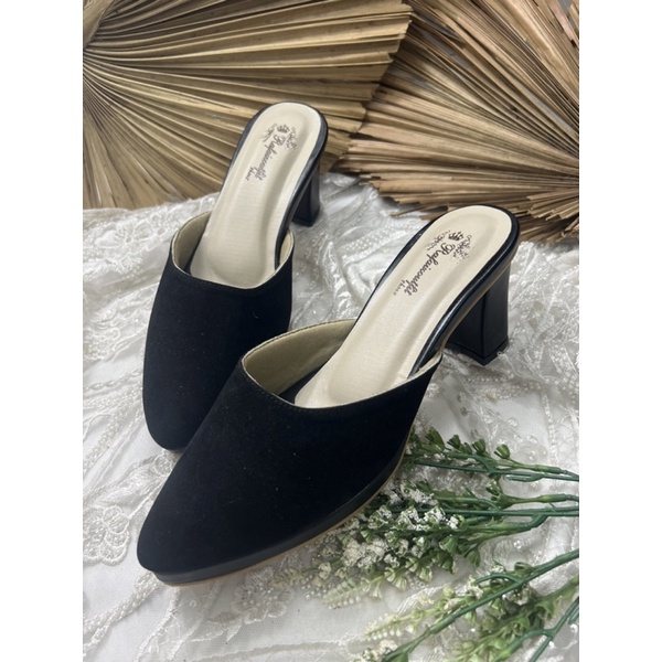 sepatu pesta wanita hitam buludru 7cm tahu