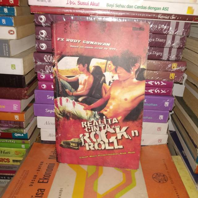 BUKU ORIGINAL REALITA CINTA DAN ROCK N ROLL