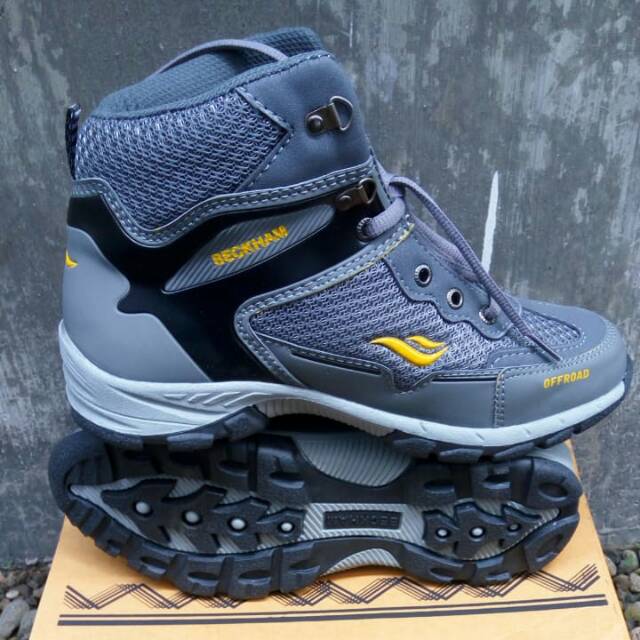 Sepatu Beckham Offroad Boot hikking touring Upper kulit sintetis Sol karet