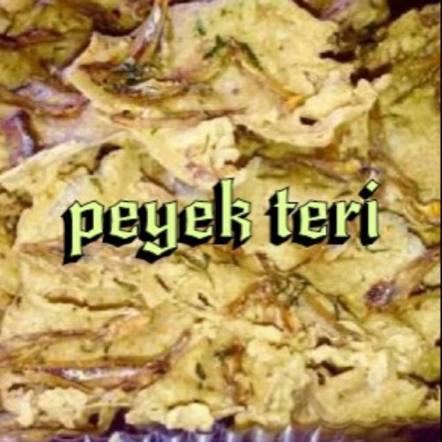 

peyek renyah dan gurih ada berbagai macam varian : 1. Kacang Tanah 2. Kacang ijo 3. Rebon 4. Teri