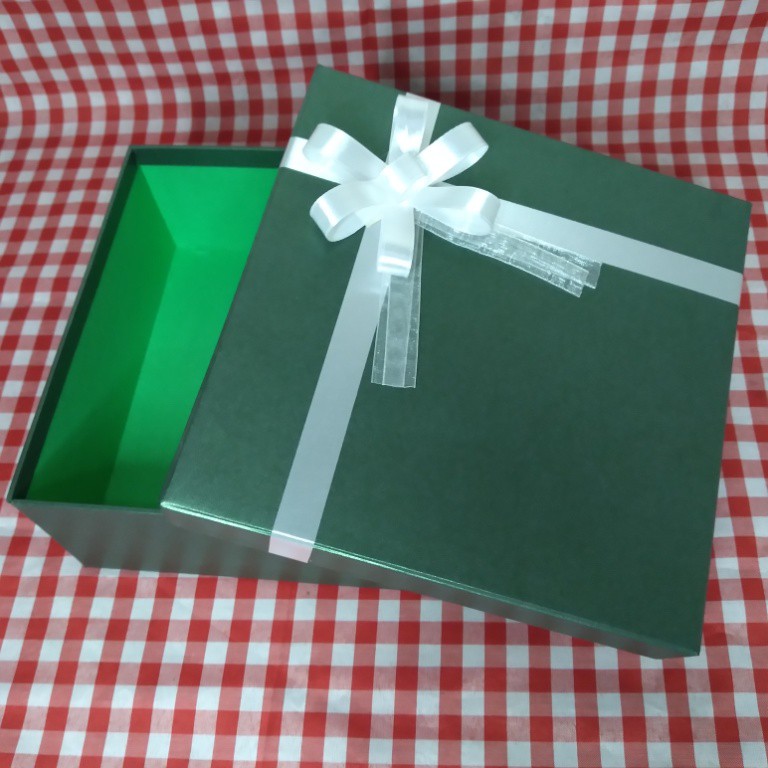 

Kotak Kado Gift Box 15x15x10 Kotak Hadiah Hampers Box Packaging Hadiah Box