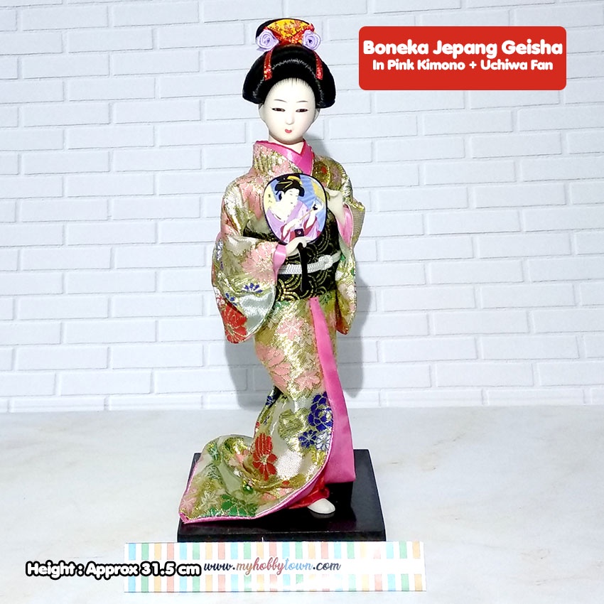 Boneka Jepang Geisha Kimono Cream Pink Kipas Uchiwa Sedang