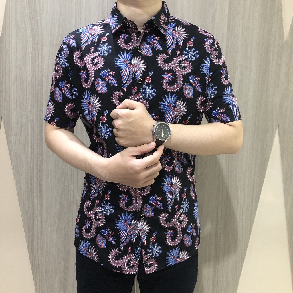 [GRIDLINE - S218 Black Blue &amp; Navy Red] Kemeja Batik Slimfit Pria Katun Lengan Pendek Simpel M-XL