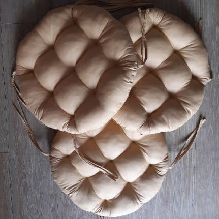 Bantal bulat alas kursi makan kayu dengan tali pengikat