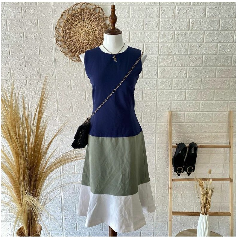 Premium 3 Tone Fluted Midi Dress