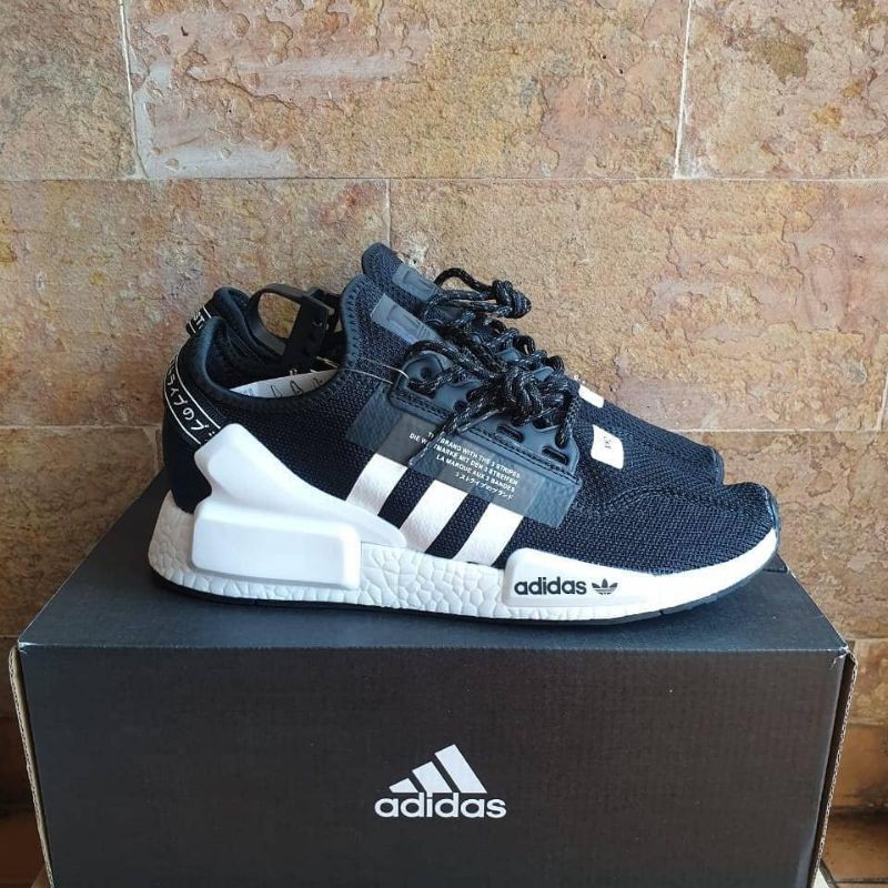 Adidas nmd r1 v2 black