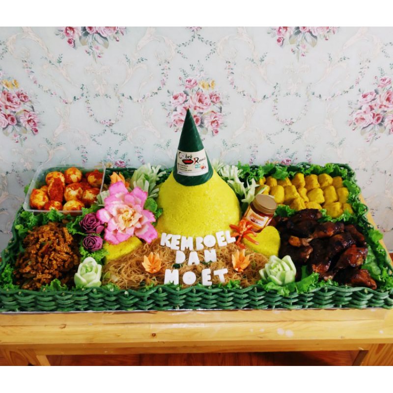 

TUMPENG KOMPLIT ISI 25 PORSI