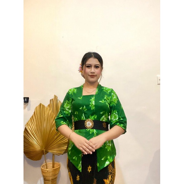 kebaya misby straet motif bungan