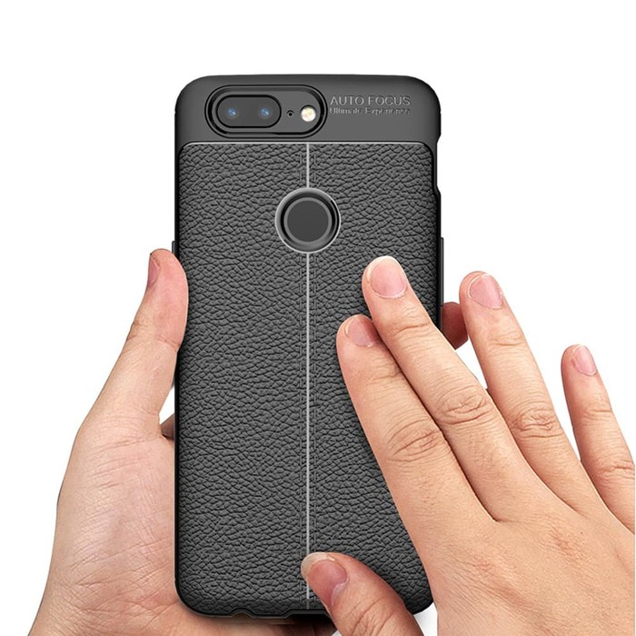 OnePlus 5T Case Autofocus Softcase Carbon Cover Leather Texture - Hitam