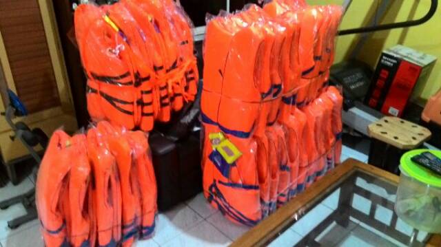 SIZE M - LIFE JACKET/ROMPI PELAMPUNG MERK ATUNAS UNTUK KESELAMATAN OLAHRAGA AIR-MURAH BANGET
