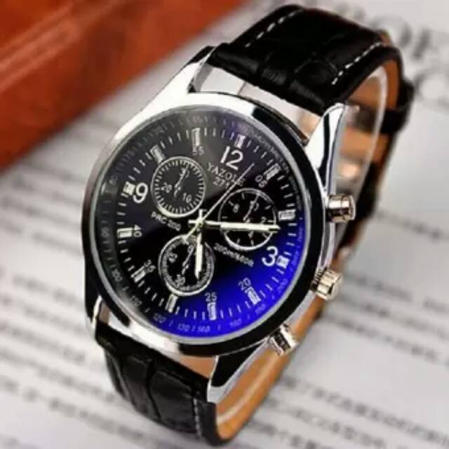 Casual Men Leather Strap Watch Water Resistant