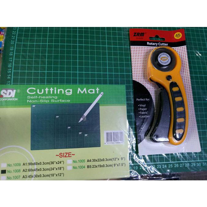 

Cuci Gudang Awal Tahun cutting Mat A2 + rotary cutter murah Cuci Gudang Awal Tahun