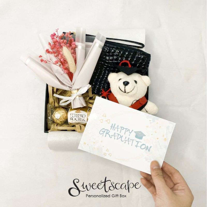 

Gift Box Package 90-Paket Hampers 90- Happy Graduation