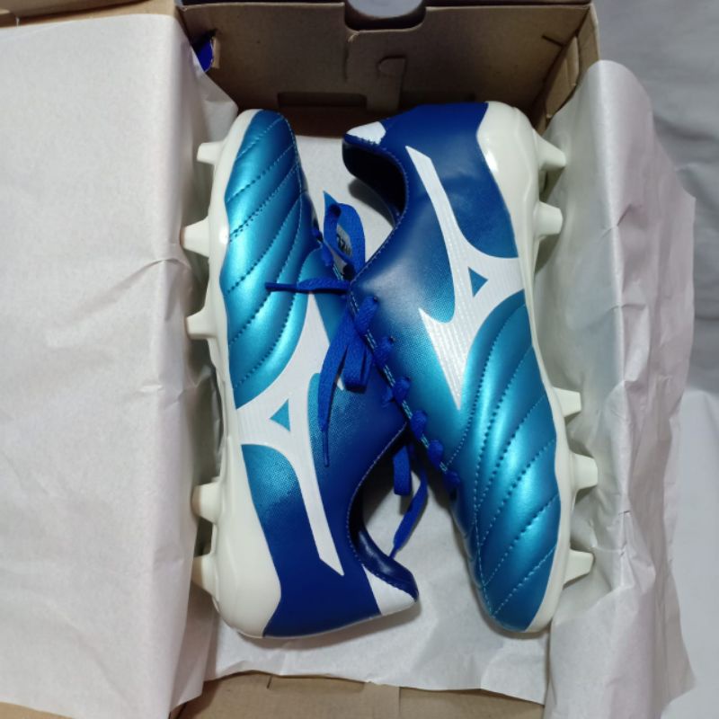 sepatu sepak bola mizuno