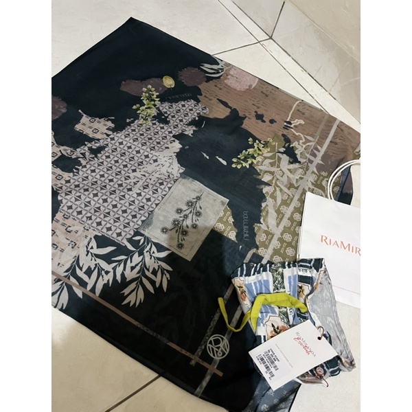 preloved ria miranda odion scarf