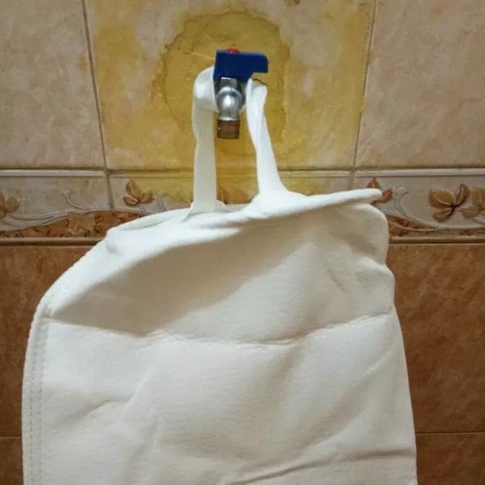 Sarung untuk saringan bak mandi atau tangki air