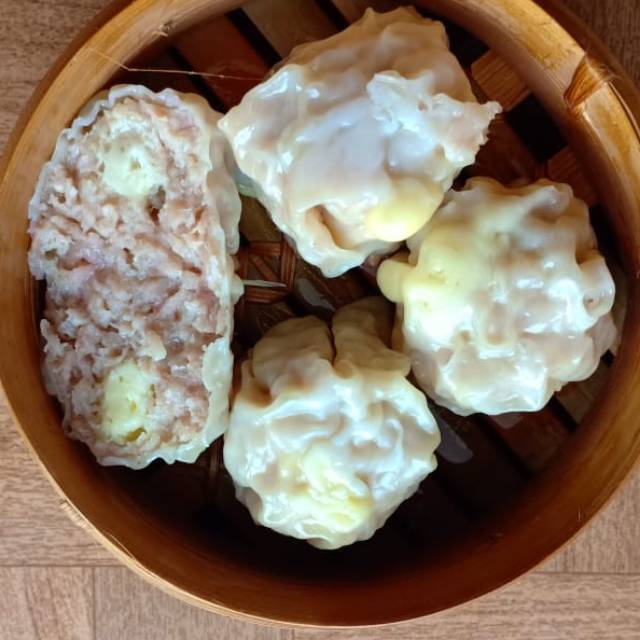 

Dimsum ayam isi mozarela