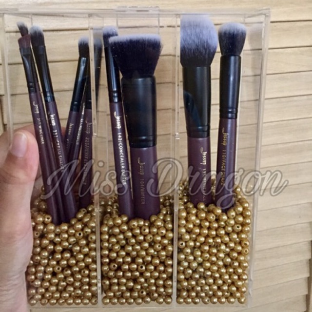 

Wadah Brush Akrilik - Lengkap dengan Pearl Coklat Keemasan