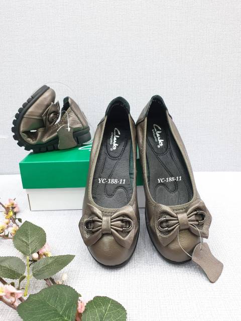 CLARKS YC-188-11 BOW FLAT / SEPATU CLARKS / SEPATU WANITA