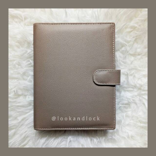 

Binder Polos Cokelat Susu