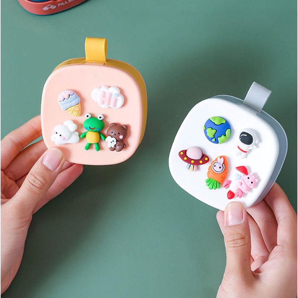 [Elegan] Kartun Pill Box Pria Tahan Air Silikon Vitamin Obat Organizer