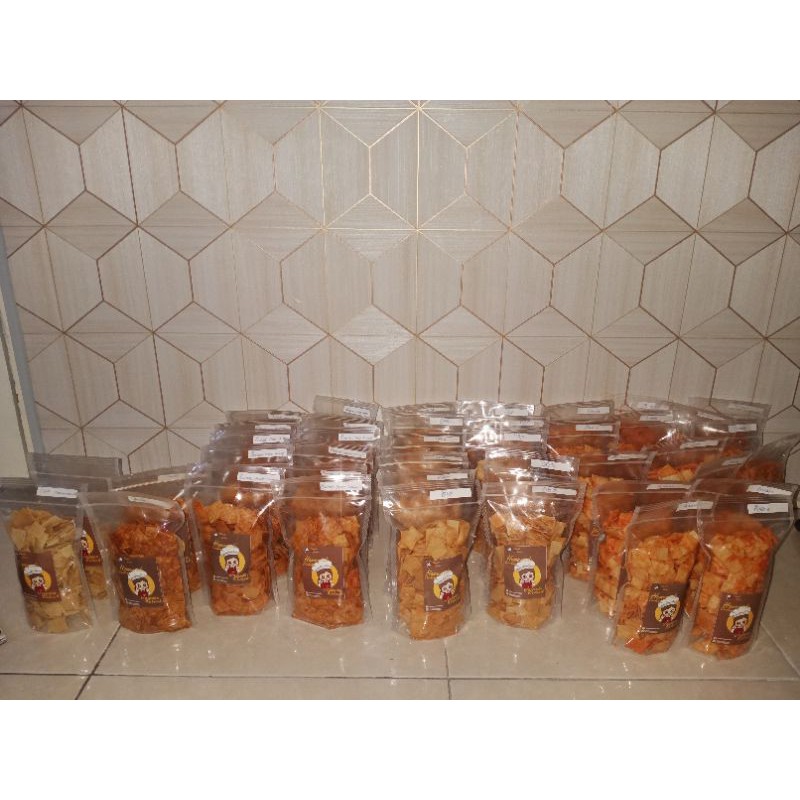 

Cemilan keripik pangsit 125gr