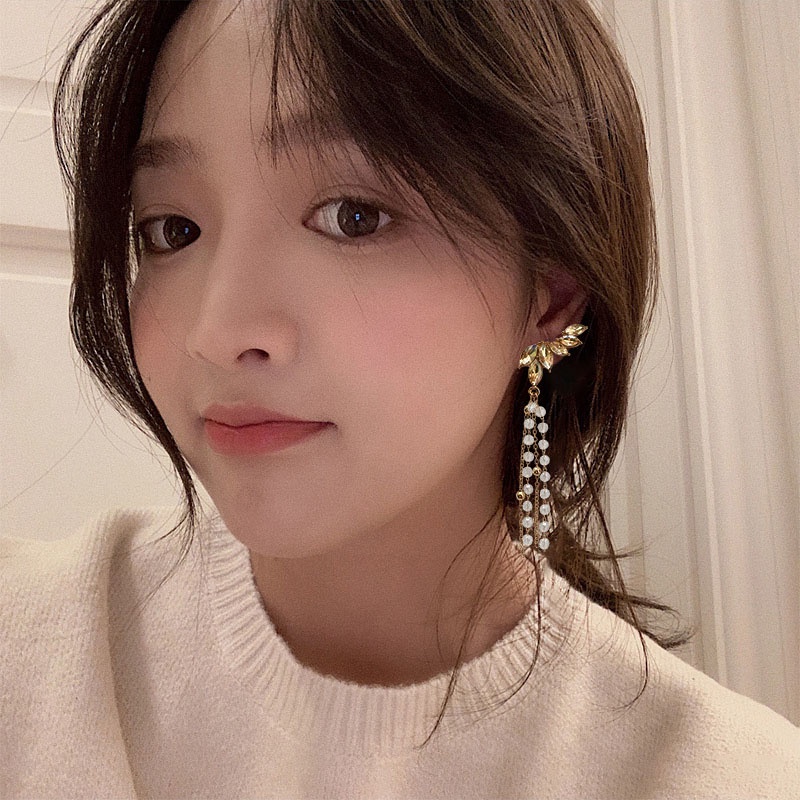 Anting Rumbai Panjang Desain Sayap Aksen Mutiara Bahan S925 Silver Needle Gaya Korea