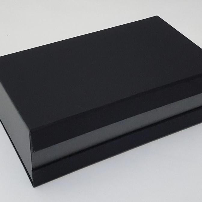 

Paling Dicari] Kotak Kado 20X11X6/Kotak Tutup Magnet/Kotak Kemasan/Hard Box - Hitam