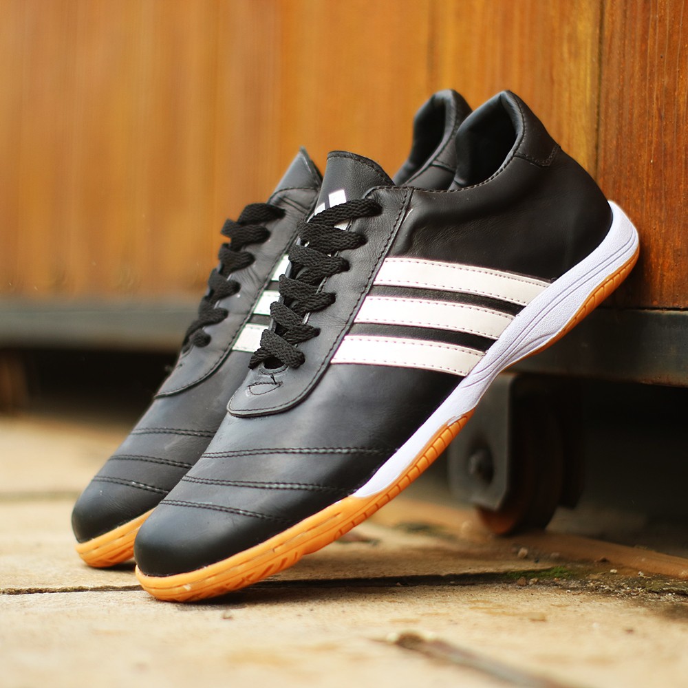  Sepatu  futsal adidas  kulit asli casual sneakers sport 