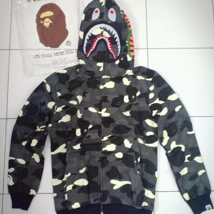 Hoodie Bape Shark City Camo Glow In The Dark Grade 1:1 Authentic - Hitam, M .Deevagrosir.Olshop