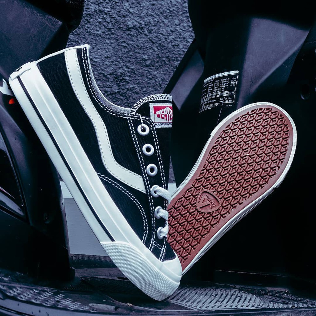 Sepatu Ventela Public Low Black Natural / Dark Yellow / Dark Green / Navy / Grey / Maroon / Oreo-1