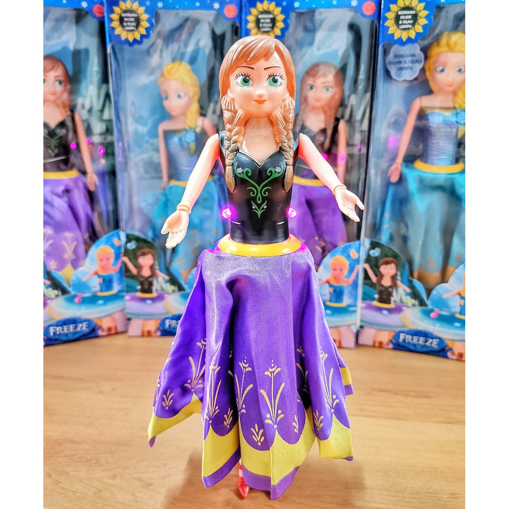 Boneka Snow Princess lagu lampu serta gaun berputar