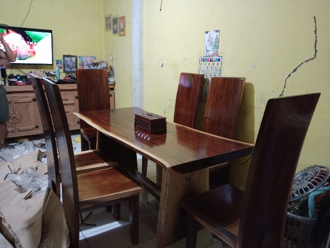 Meja Makan Trembesi Kursi 6 Finishing