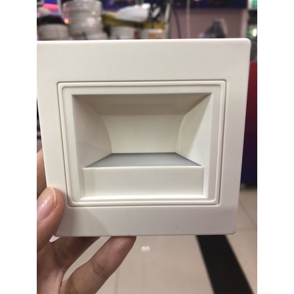 Lampu tangga led 1.5 watt bodi putih cahaya kuning 3000k