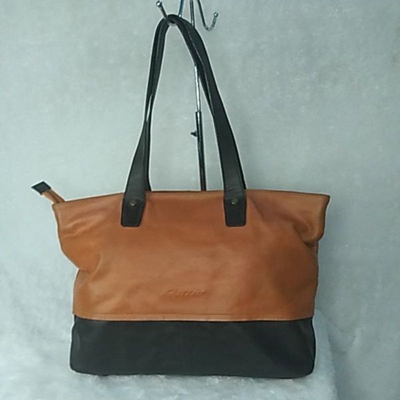 Tas wanita/Tas Kulit/Tote Bag/Shoulderbag/Preloved/Second Brand "Artuo"