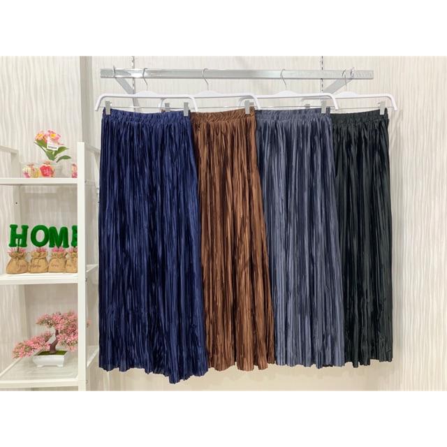 FW R129HK Rok Prisket Satin Glowing Panjang / Pleated Maxi Skirt