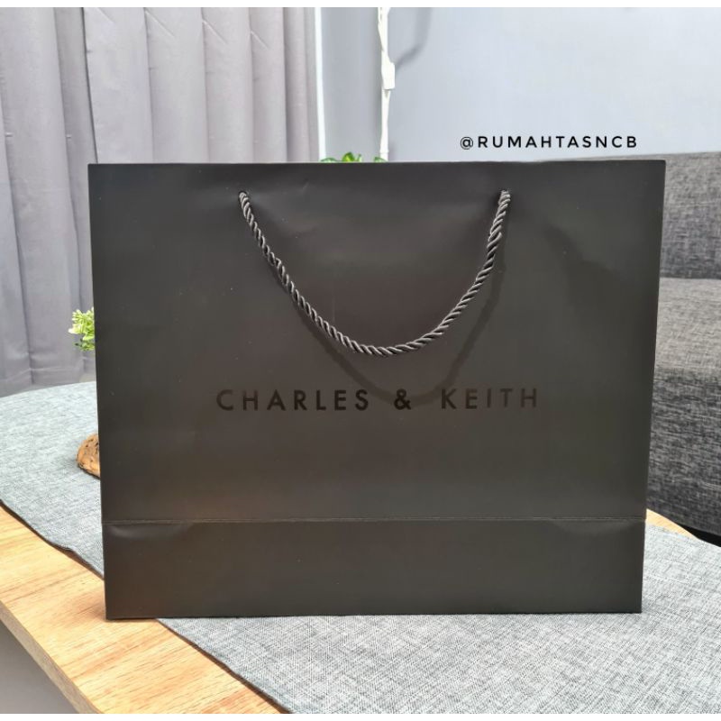 

Paperbag ck (harus dengan pembelian tas / dompet)