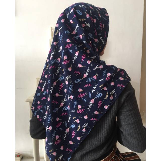 Hijab segitiga instant motif bunga