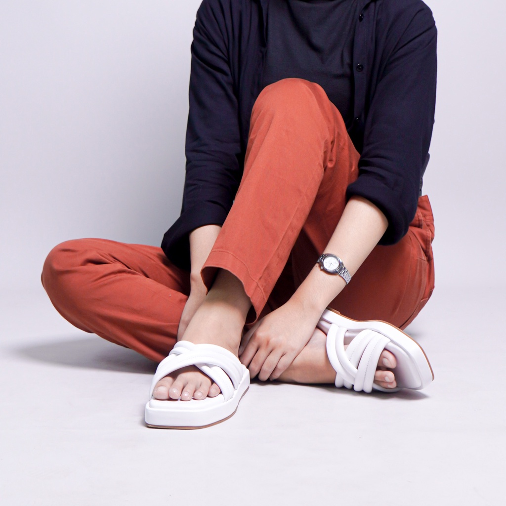 Adarastore -Lapepa SHENNA Sandal Selop Wanita Sendal Casual Cewek Model Tali Silang Kekinian