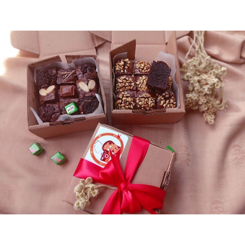 

HAMPERS MINI TART/ MINI KOREAN TART/ GIFT BOX/ BROWNIES FUDGY / HAMPERS RAMADHAN / HAMPERS LEBARAN IDUL FITRI