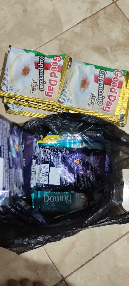 (20ml X 12 Sachet) Molto Pewangi Sachet Eau De Parfum 1000an / Molto Renceng