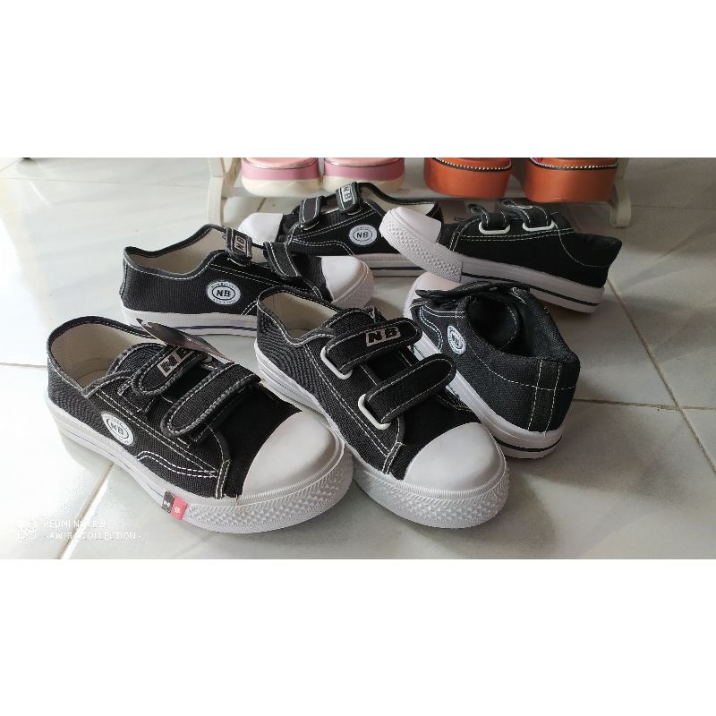 Sepatu sekolah NB