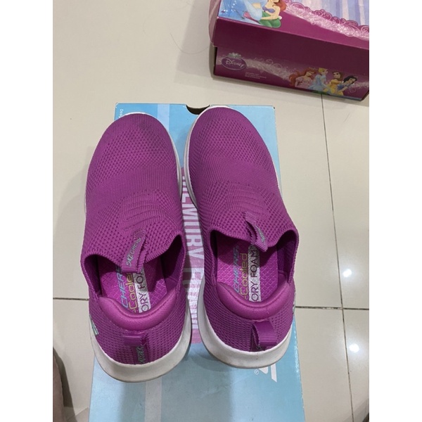 sepatu sketcher