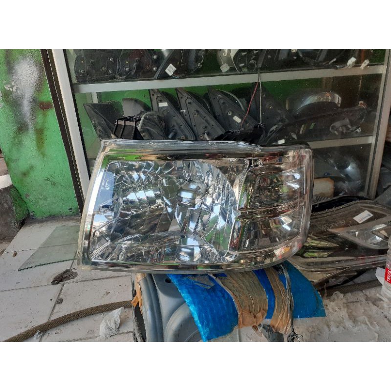 Headlamp  Ford everest th 2008 kiri