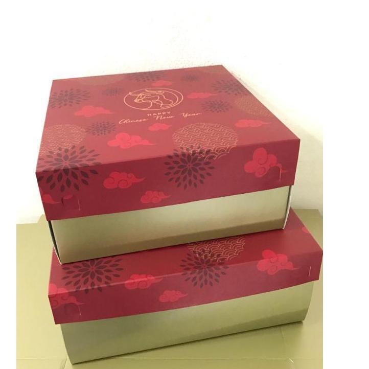 

TERBARU 【 Kotak kue uk 22 dan 25 tema imlek GOLD, design exclusive dan tidak pasaran;